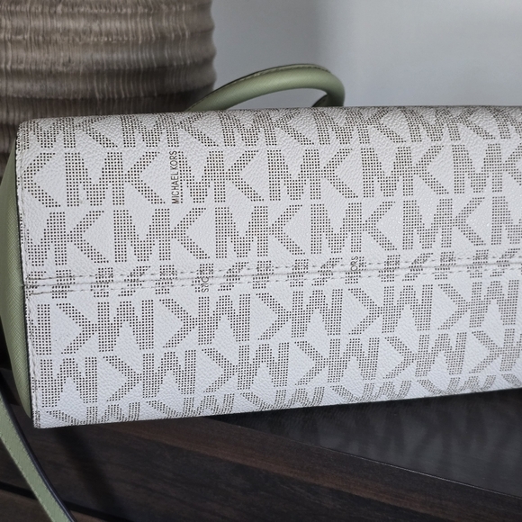 Michael Kors Satchel with wallet - Picture 4 of 9